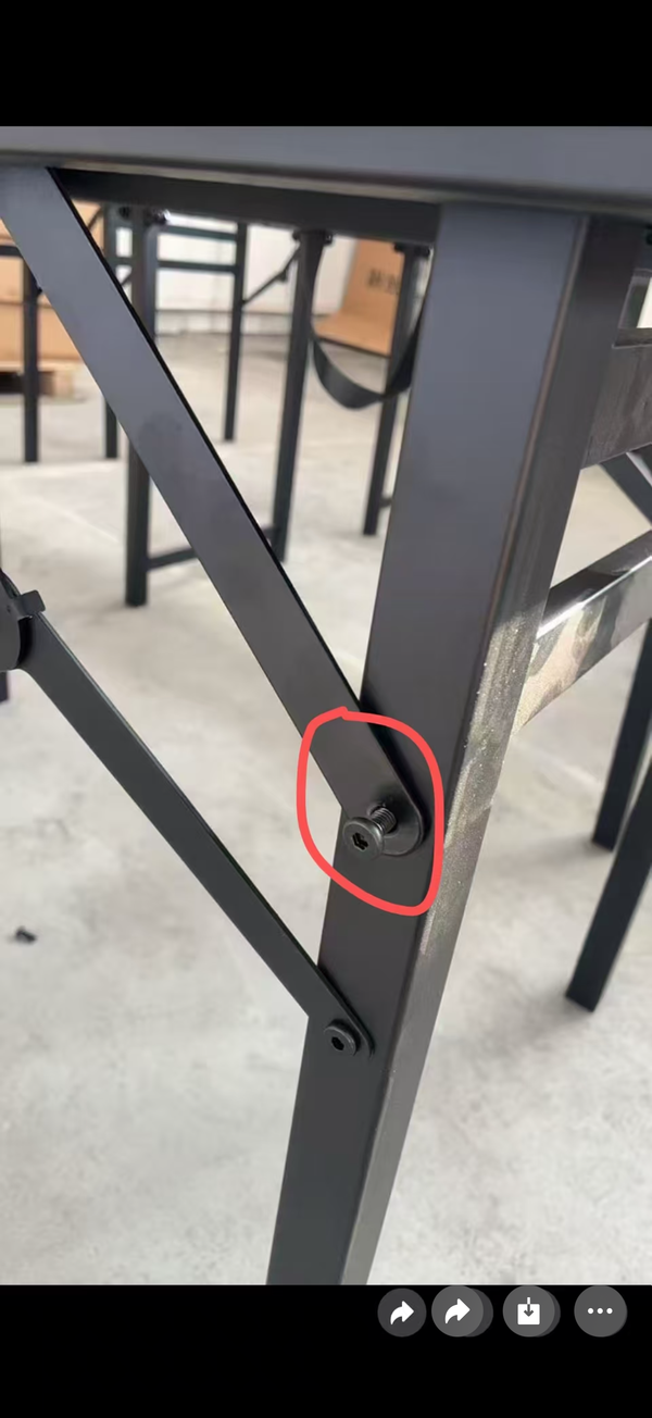Double locking corner brackets on a table frame